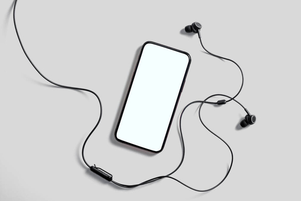 Trendi mobiltelefon alkalmazás Mockup fejhallgatóval - Fotó, kép