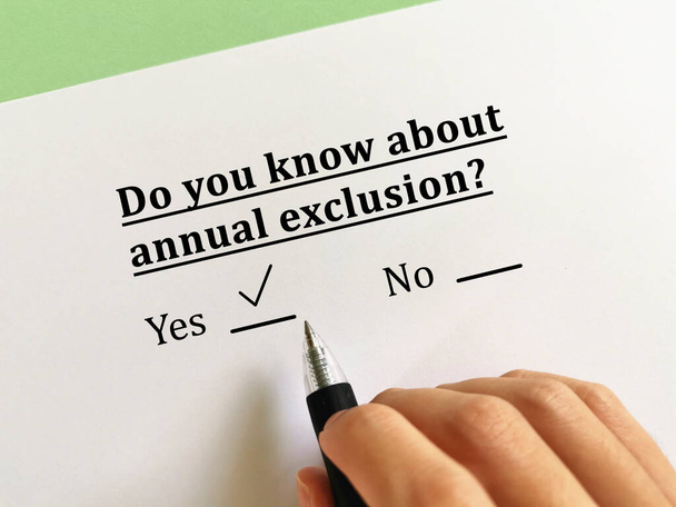 One person is answering question about last will. He knows about annual exclusion - Photo, Image