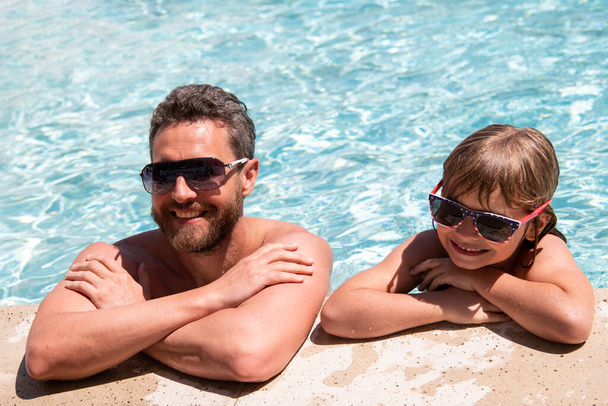 Father and son in pool. Pool party. Boy with dad playing in swimming pool. Active lifestyle concept. - Foto, Bild