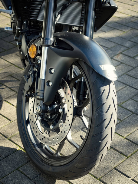 AUC, NEW ZEALAND - May 24, 2021: Front wheel of Yamaha MT-03 motorcycle with ventilated disc breaks. Auckland, New Zealand - May 24, 2021 - Foto, afbeelding