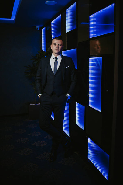 A caucasian businessman on dark background - Foto, Imagem
