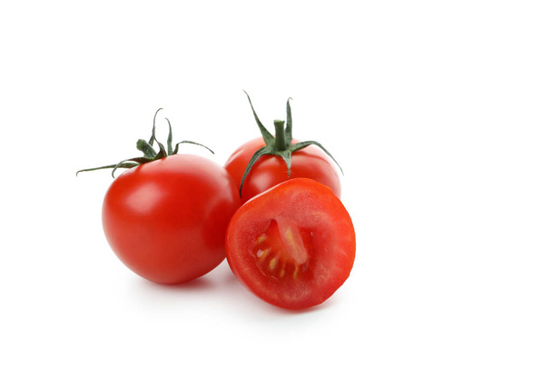 Čerstvé cherry rajčata izolované na bílém pozadí - Fotografie, Obrázek