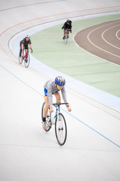 Kyiv, Ukraine - 2021 May 15: Training in the discipline of Keirin(track cycling race) on the Kyiv Cycle Track under the guidance of coach, multiple champion of Ukraine and the USSR Eugene Prysyazhenko - Foto, Imagen