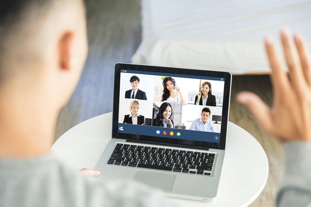 Онлайн видео конференция Бизнес-конференция Звонок на ноутбуке на дому - Фото, изображение