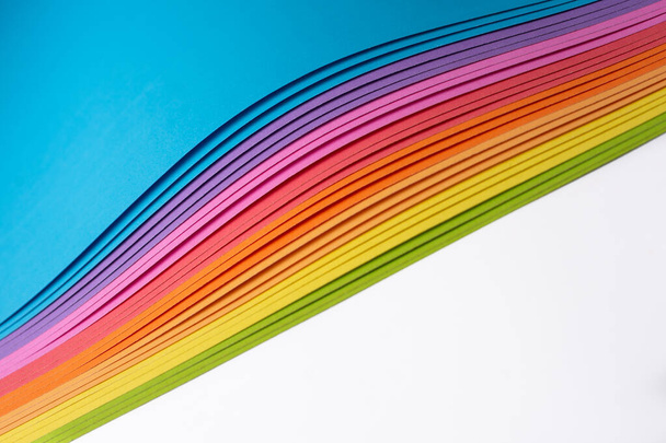 虹色の折り紙 - 写真・画像