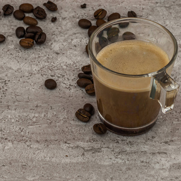 cup of coffee with coffee beans on gray background - Foto, imagen