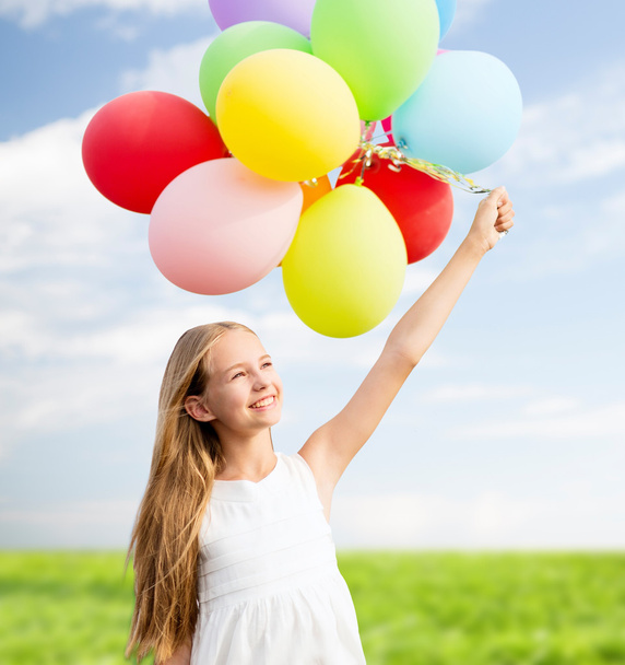 щаслива дівчина з різнокольоровими кульками
 - Фото, зображення