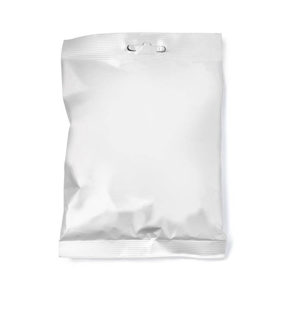 Φύλλα πλαστική σακούλα απομονώνονται σε λευκό φόντο. Συλλογή μακιγιαρίσματος προτύπων συσκευασίας. Με clipping Διαδρομή περιλαμβάνονται - Φωτογραφία, εικόνα