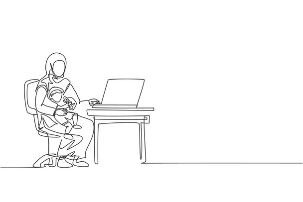 Desenho de linha contínua única de jovem mãe islâmica digitando no laptop trabalho de casa enquanto abraça seu filho. Muslim árabe conceito de maternidade familiar feliz. Desenho de uma linha ilustração vetorial - Vetor, Imagem