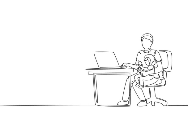 Jednoduchá souvislá kresba mladého táty sedícího na pohovce a držícího svou dceru při psaní na notebooku, práce z domova. Šťastný rodinný rodičovský koncept. Návrhová vektorová ilustrace pro jeden řádek - Vektor, obrázek
