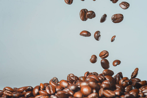 Background picture of roasted coffee beans on a light background. - Foto, imagen