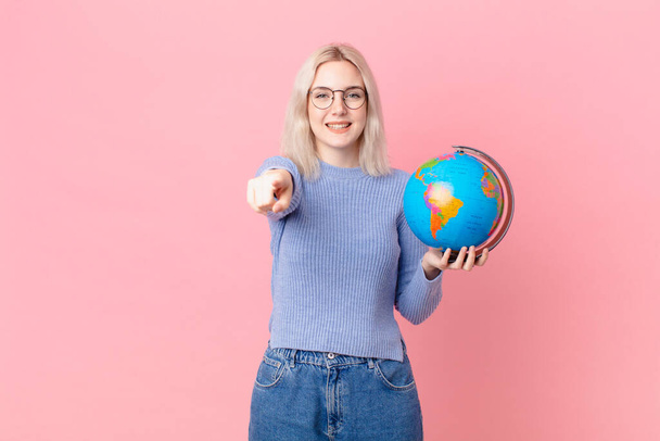 blond pretty woman holding a worl globe map - Foto, Bild