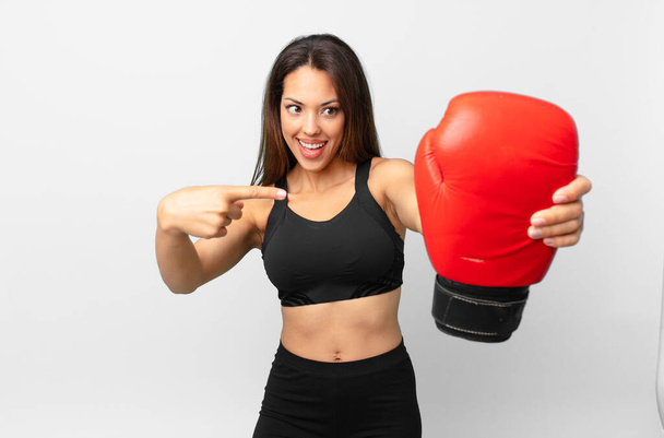 young hispanic woman fitness concept and boxing - Zdjęcie, obraz