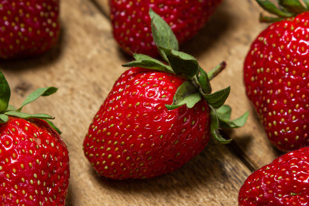 Strawberries on a wooden table. Ripe fresh strawberries. Healthy diet. - Foto, imagen