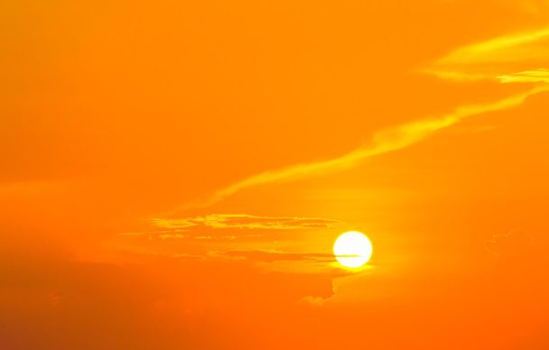 під час заходу сонця небо
 - Фото, зображення