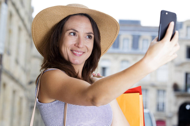 happy woman taking selfie with peace sign on city street - Foto, immagini