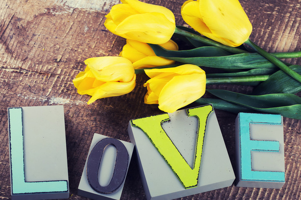 Word love and flowers - Foto, afbeelding