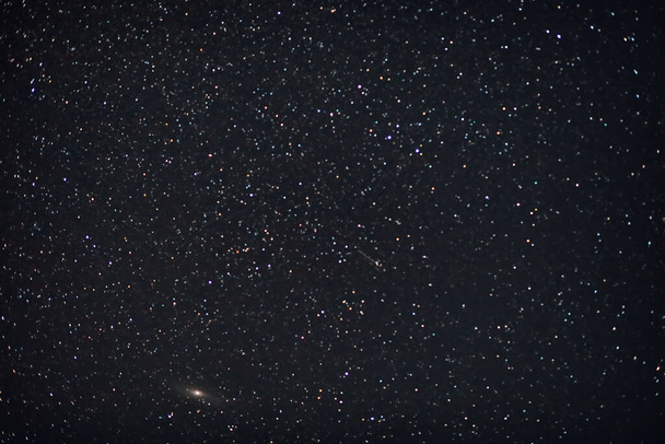 ουρανός μέσα στη νύχτα με αστέρια πλανήτες και κομήτες - Φωτογραφία, εικόνα