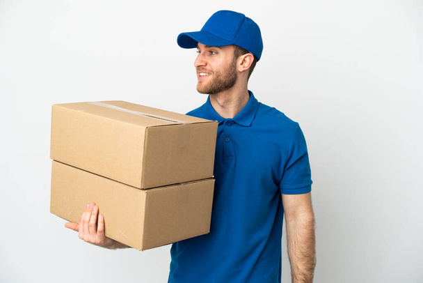 Delivery man over isolated white background looking side - Foto, immagini