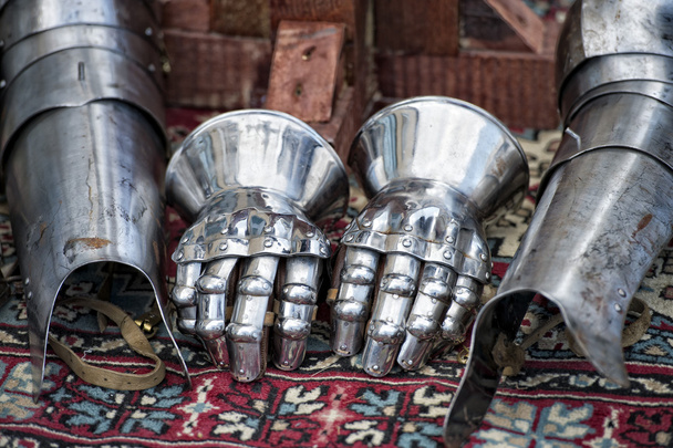 Antigua armadura medieval
 - Foto, imagen