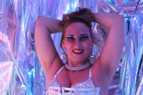 Disco photo shoot of a dancer  with disco lighting - Φωτογραφία, εικόνα