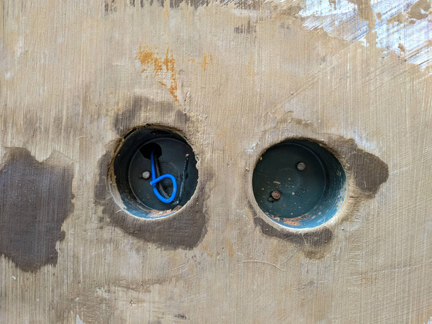unfinished wall power plugs installed in a house that is still under construction - Foto, Imagen