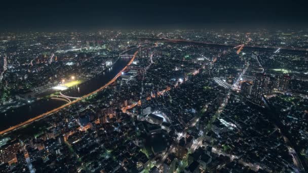 Tokió, Japán, Timelapse - Tokió északi városának forgalma éjszaka a Sky Tree Towerből - Felvétel, videó