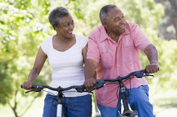 Senior couple on cycle ride in countryside - Zdjęcie, obraz