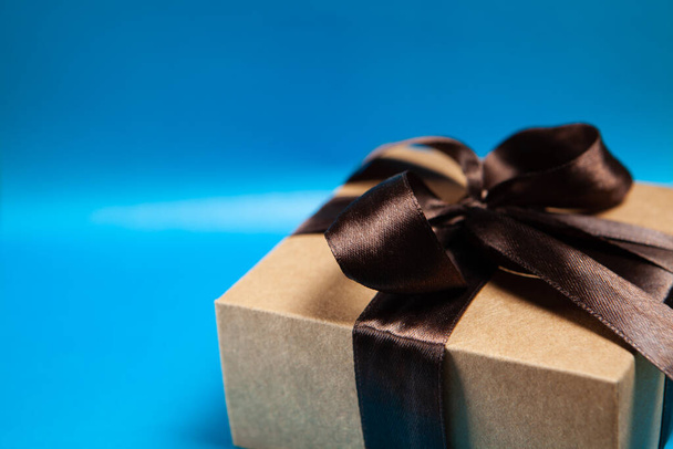 gift box on blue background - Foto, Imagem
