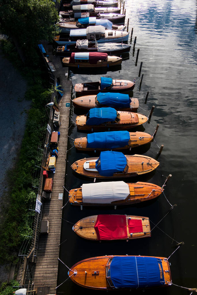 Стокгольм (Швеція) Класичні дерев "яні човни на каналі Пальсунде.. - Фото, зображення
