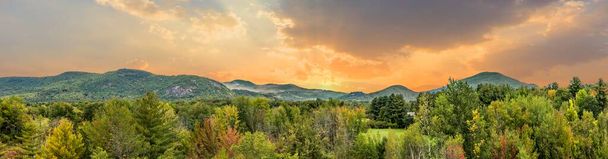 vista panorámica de las montañas blancas en New Hampshire - Foto, imagen