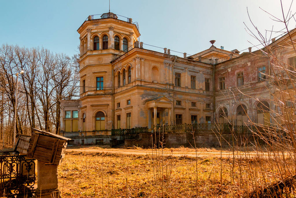 The abandoned Palace of the Grand Prince Mikhail Nikolaevich Romanov. Manor Mikhailovka. Saint Petersburg, Russia. April 18, 2021 - Foto, Bild