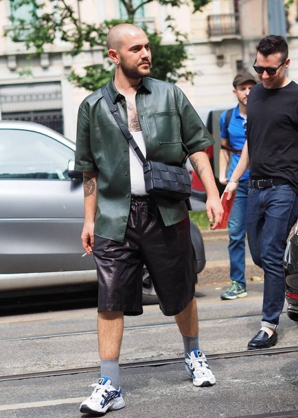 Módní blogger street styl oblečení před Neil Barrett módní přehlídka během Milano Fashion Week man kolekce - Fotografie, Obrázek