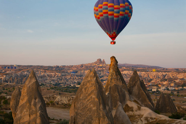 Cappadocië. De regio Cappadocië is de plek waar natuur en geschiedenis het mooist geïntegreerd zijn in de wereld. - Foto, afbeelding