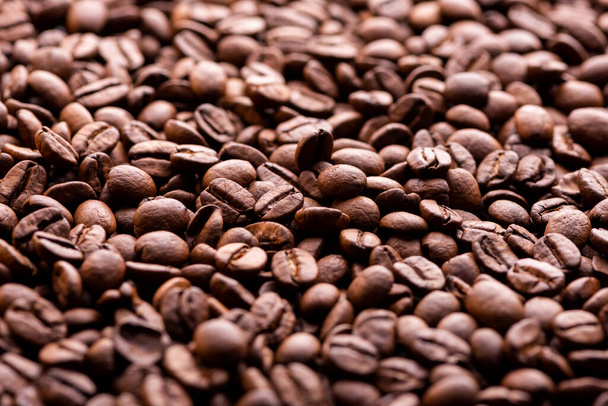 Roasted coffee beans. Background and macro - Foto, imagen