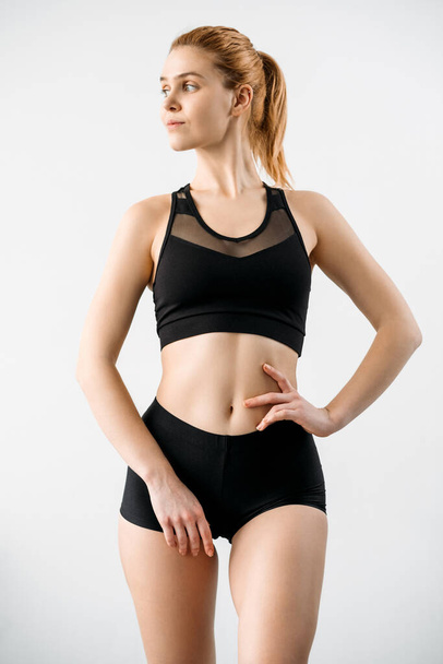 woman sportswear outfit showcase crop top shorts - Foto, afbeelding