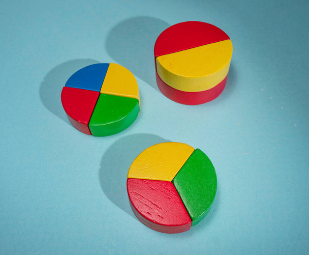 Крупним планом барвисті дитячі іграшки для освіти
 - Фото, зображення