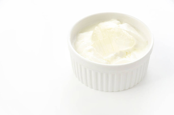 Yoghurt met aloë in cocotte - Foto, afbeelding