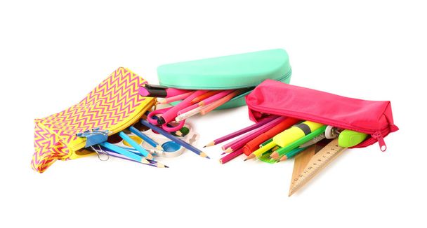 Étuis à crayons avec papeterie sur fond blanc - Photo, image