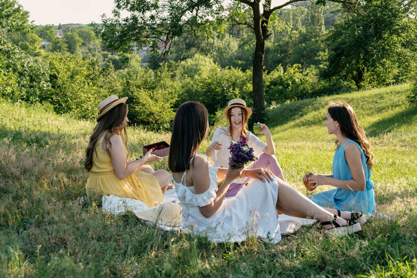 Summer Party Ideas. Safe and Festive Ways to Host Small, Outdoor Gathering with friends. People safely get together. Young women girl friends talking, laughing, having fun together at picnic - Foto, Imagem