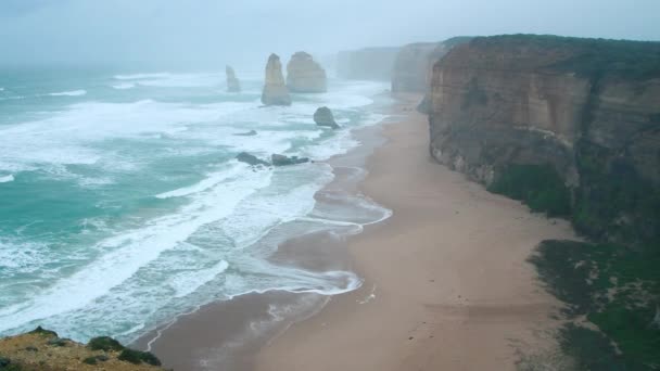 I dodici apostoli in un tramonto tempestoso, Great Ocean Road, Australia - Filmati, video