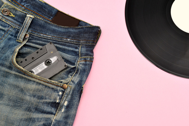 jeans en vinyl record - Foto, afbeelding