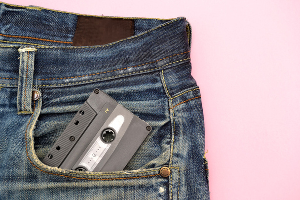 jeans en tape cassette achtergrond - Foto, afbeelding