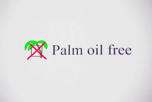 Case à cocher avec mots Palm Oil Free et stylo sur papier blanc. Formulaire de contrôle et concept de soins de santé - Photo, image