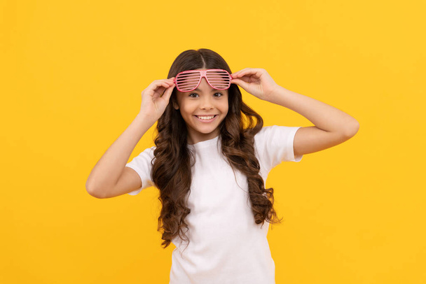 menina adolescente fantasia em glamour festa óculos com strass, moda. - Foto, Imagem