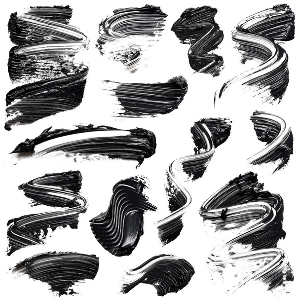 Ensemble de produits cosmétiques de mascara noir isolé sur fond blanc - Photo, image