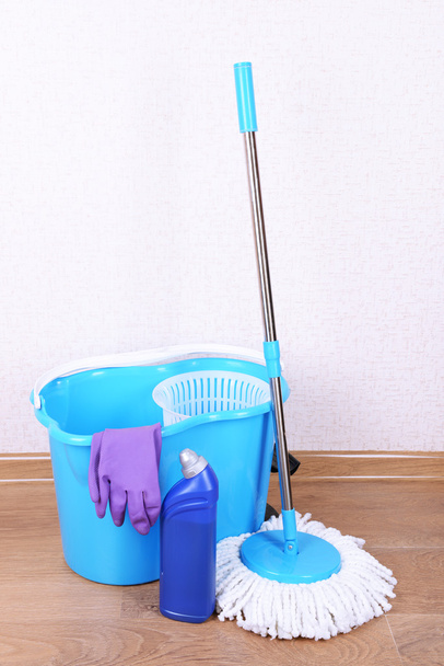 Different tools for cleaning floor in room - Φωτογραφία, εικόνα