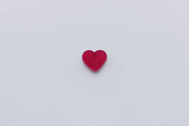 A single fruit jelly shaped as an heart. - Zdjęcie, obraz