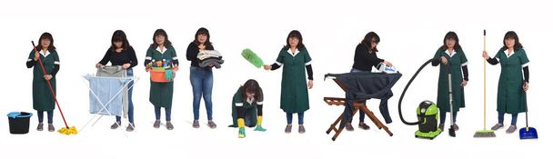 женщина, выполняющая различные задачи по уборке на белом фоне - Фото, изображение