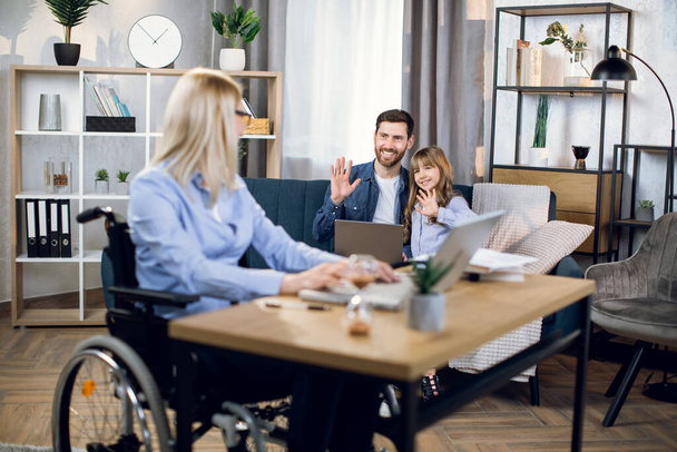 Woman with disabilities using laptop for remote work - Foto, Bild